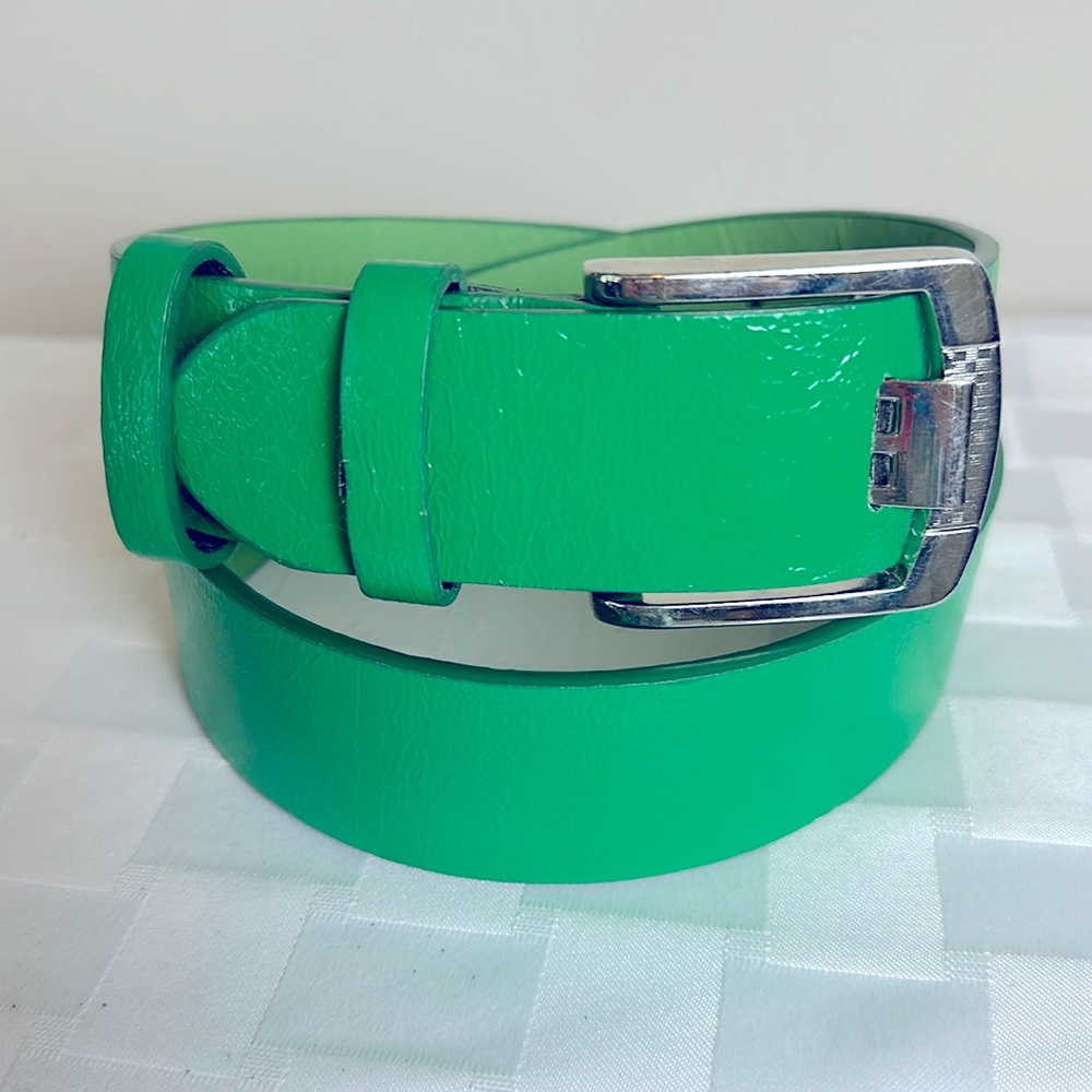 Kelly green belt Retro 70's Style Faux leather with silver buckle Size Small